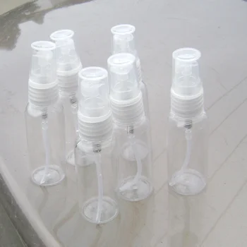 Ücretsiz kargo 50 adet/grup 30ml Şeffaf Plastik Sprey Şişesi Doldurulabilir Şişe Parfüm PET Şişe Sprey Pompası ile şeffaf kapak